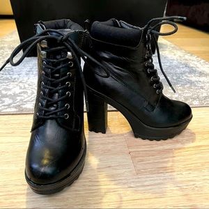 XOXO BLACK LACE UP COMBAT BOOTS HEELS 6.5